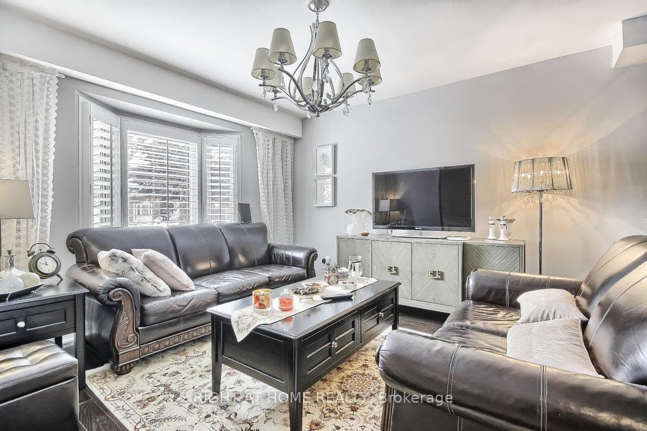 14 Fawndale Crescent photo 3