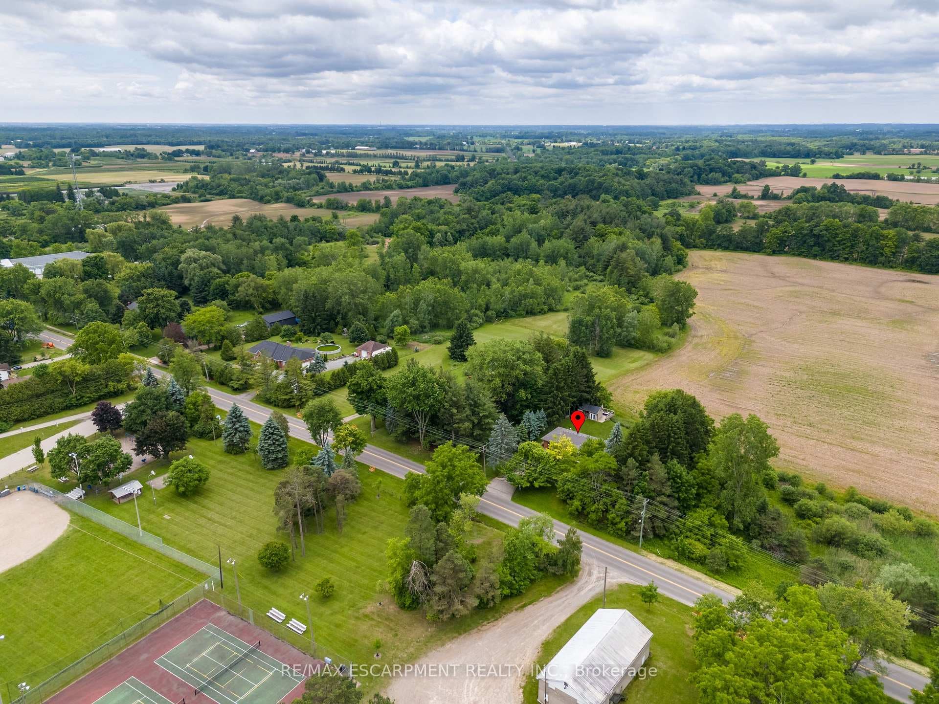 223 Lynden Road photo 1