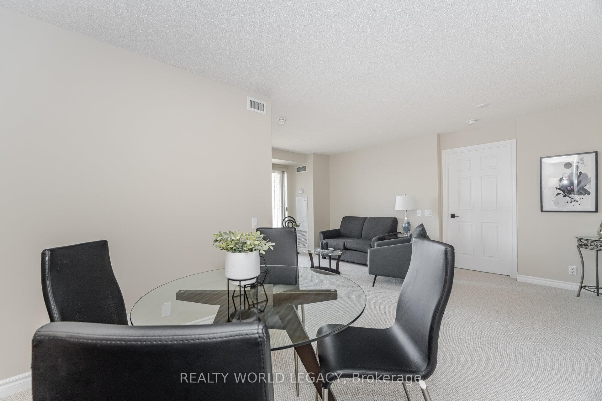 1720 Eglinton Avenue Unit 610 photo 13