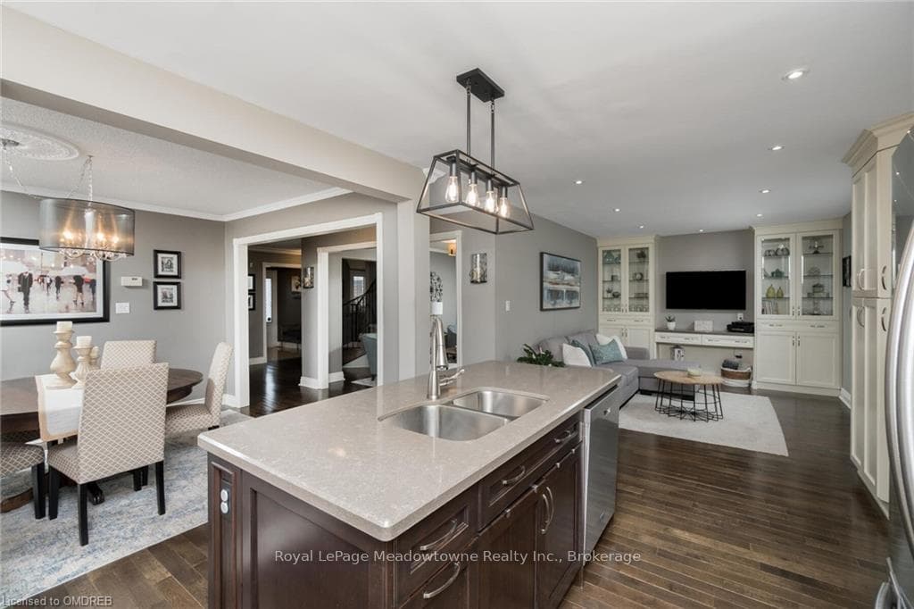 11 FENFLOWER Court photo 9