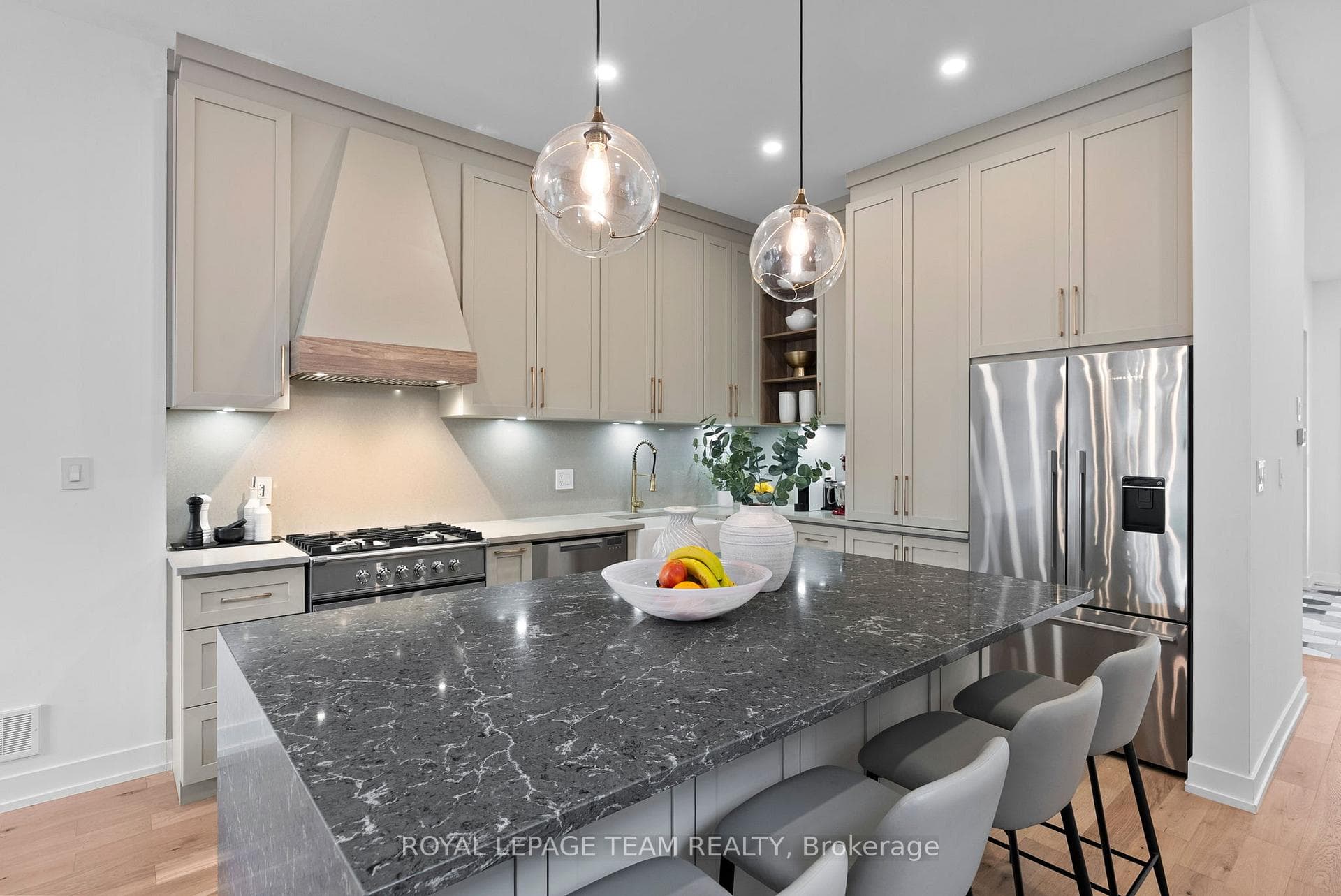 278 Avondale Avenue photo 10