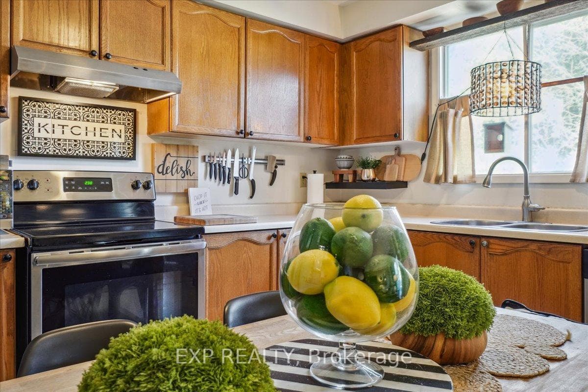 Spacious eat-in Kitchen