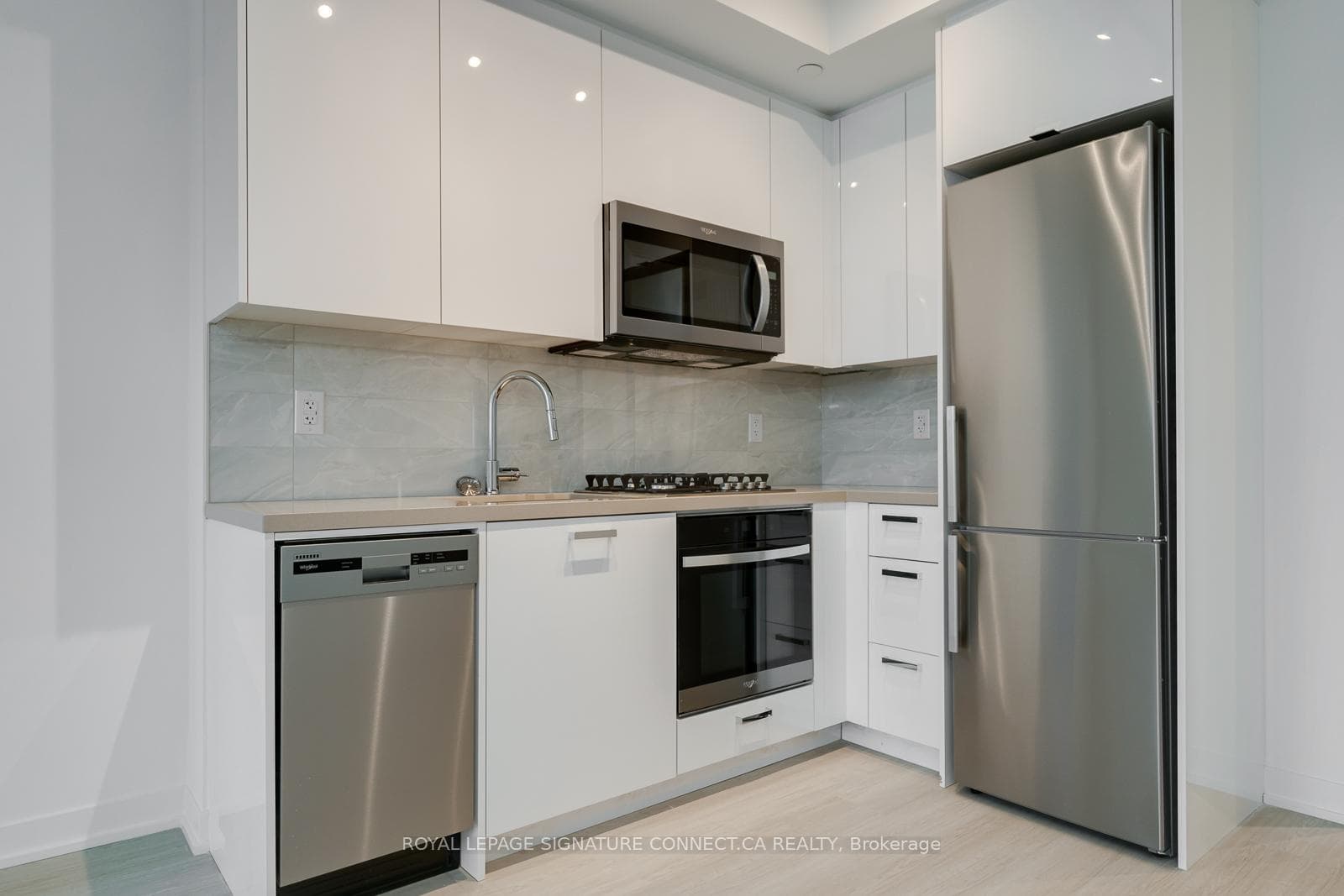 195 McCaul Street Unit 212 photo 5