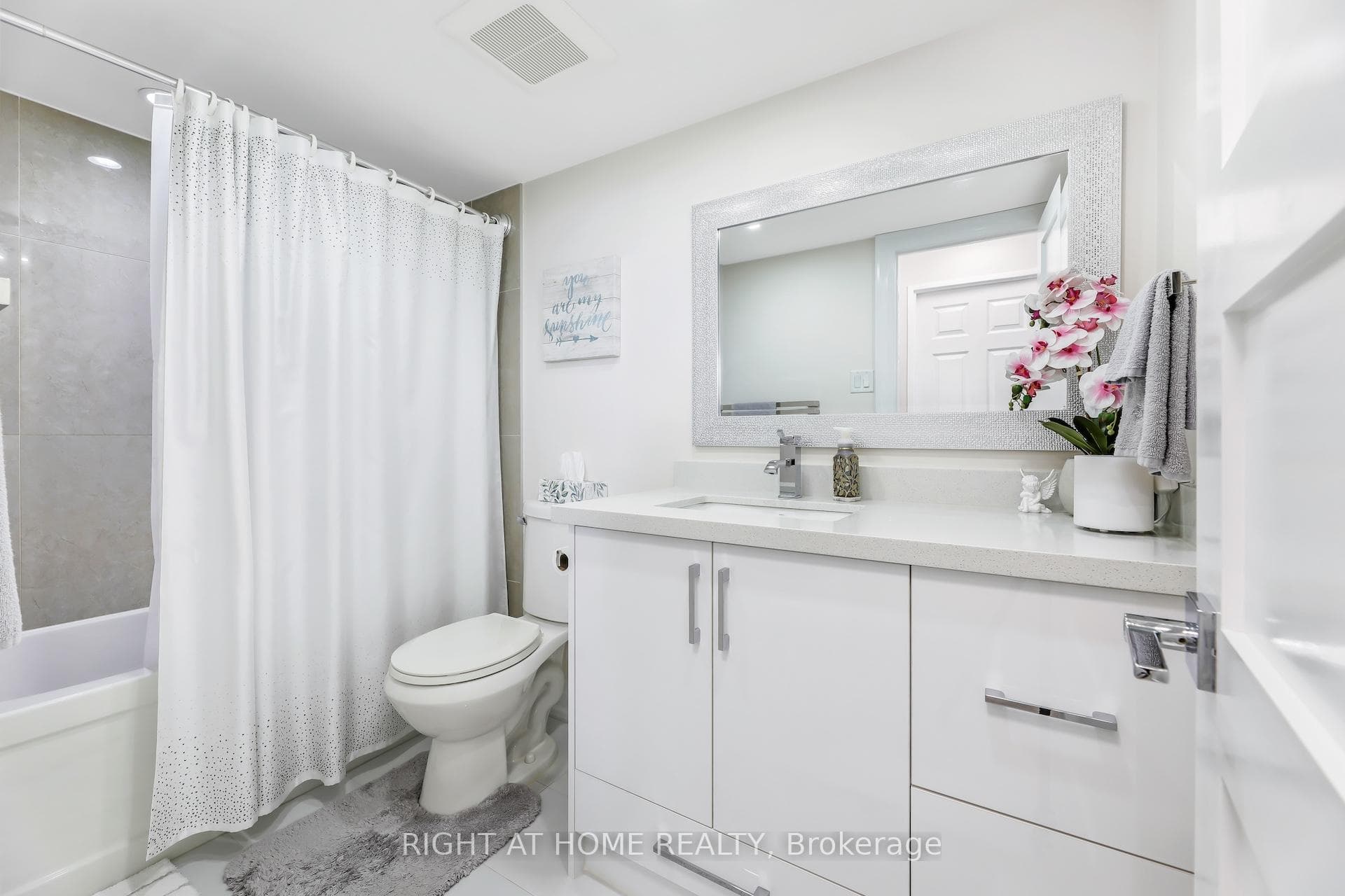 Upgraded Main Bathroom