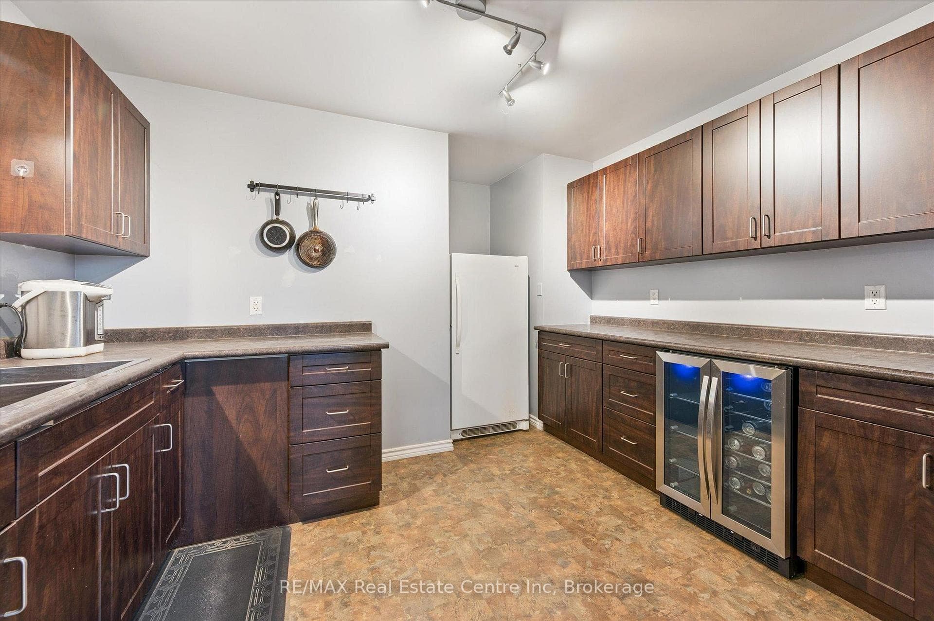 500 WATSON Parkway photo 8