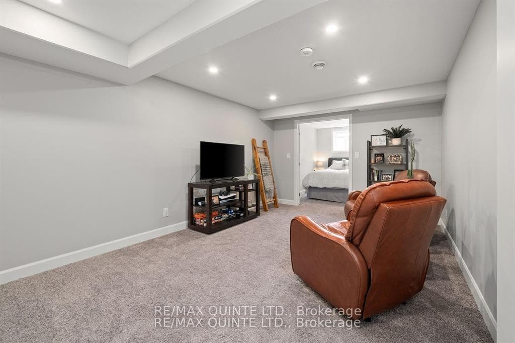 27 Dewal Place photo 43