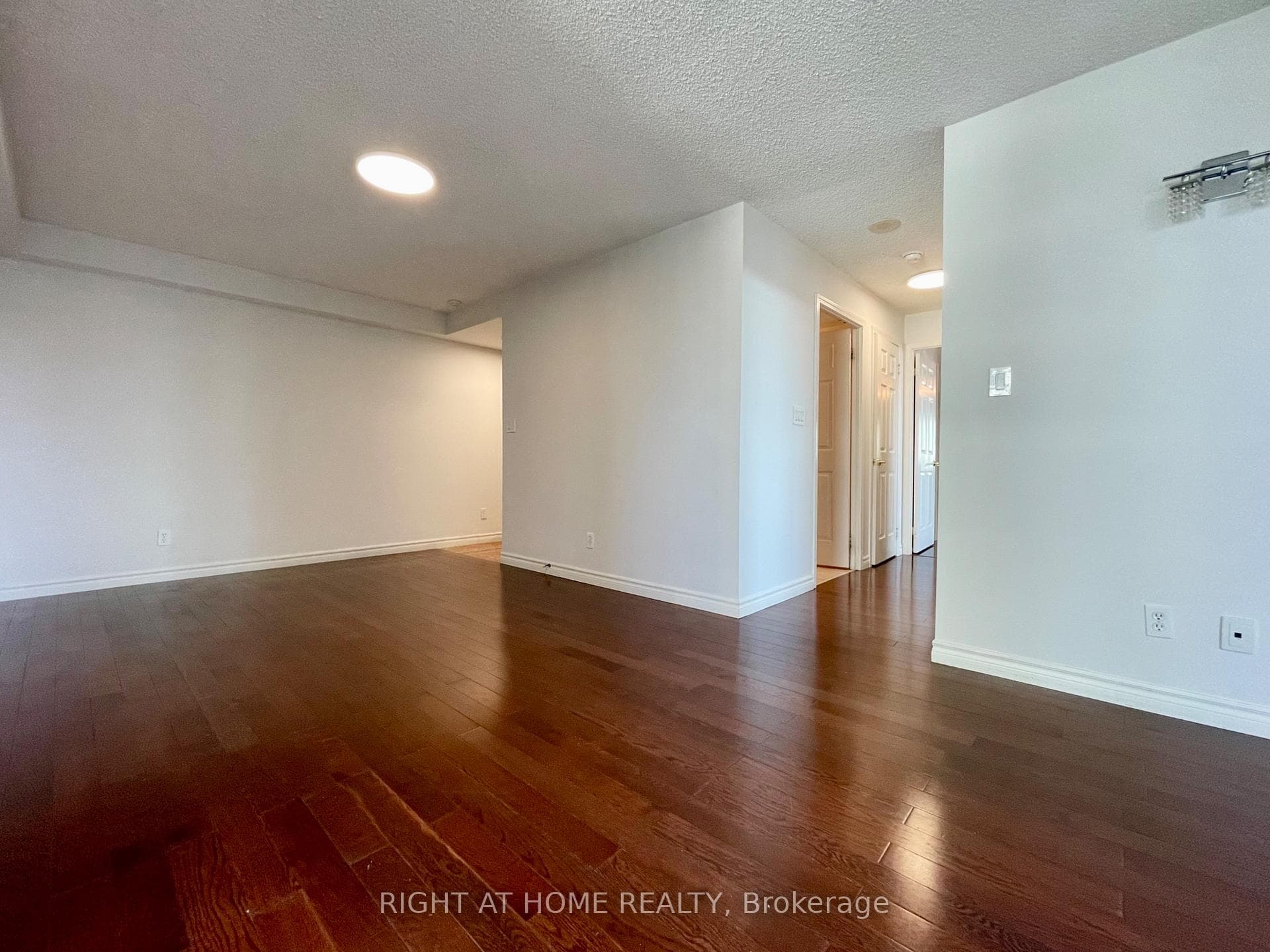 18 Spring Garden Avenue Unit 3202 photo 4