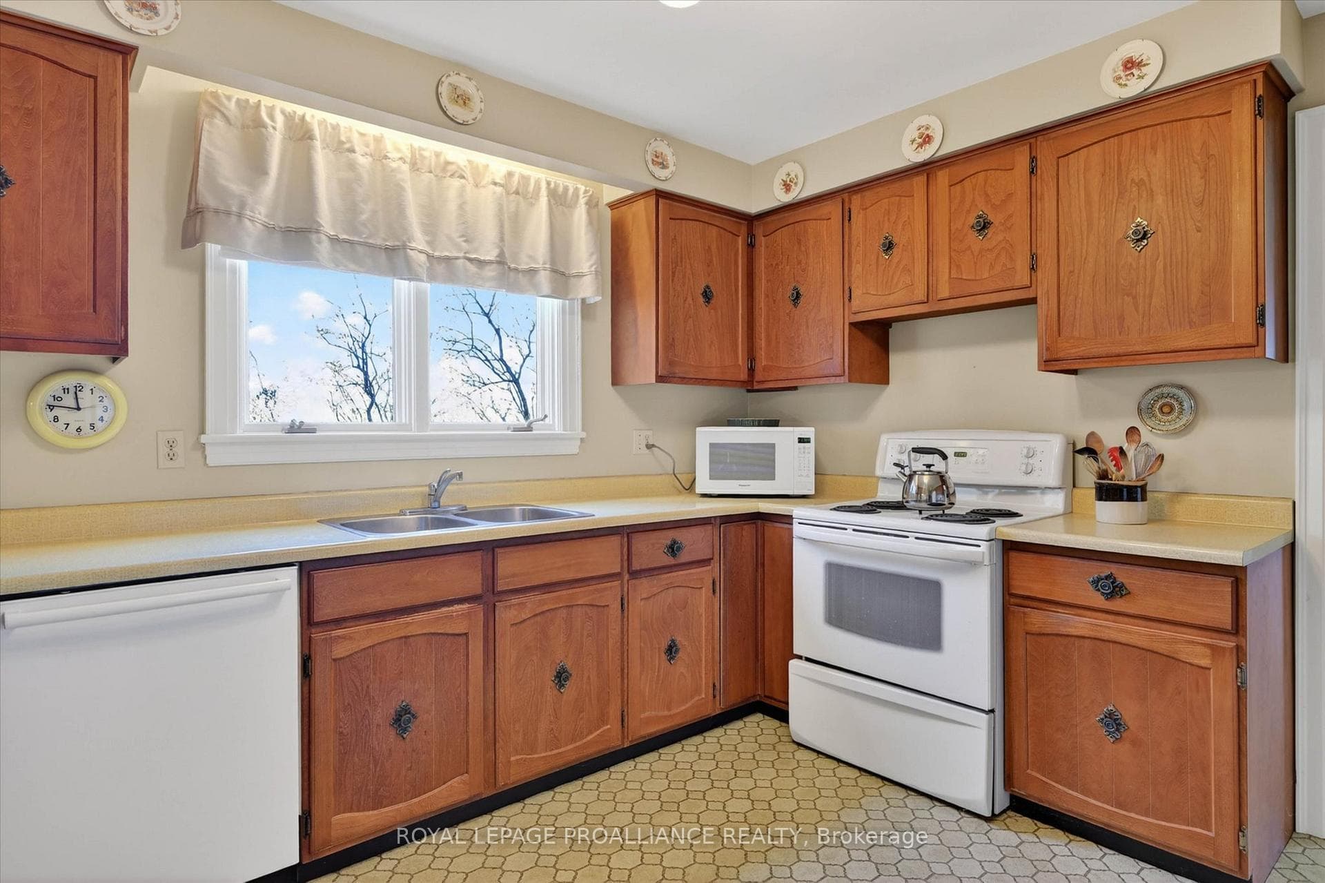 1285 Brealey Drive photo 6