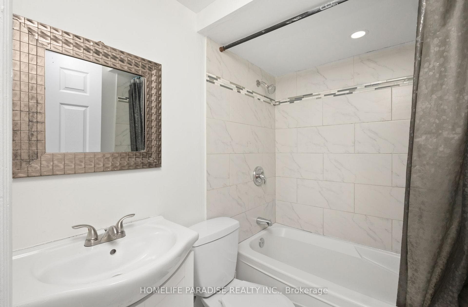 12 Paramount Place photo 31
