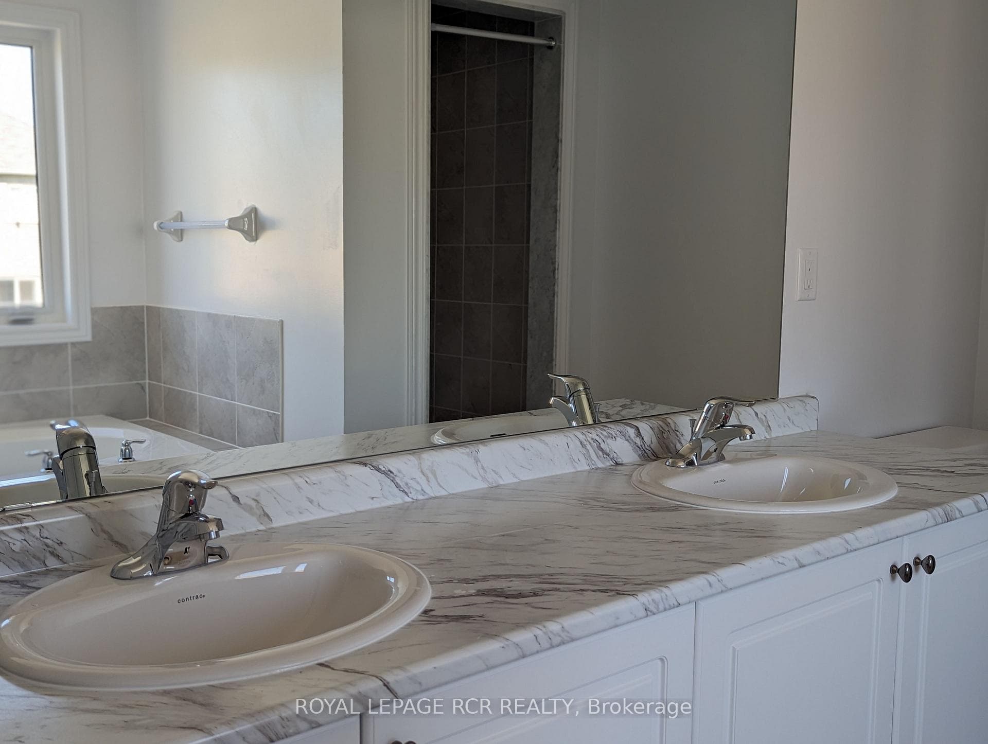 Double Sinks in Ensuite