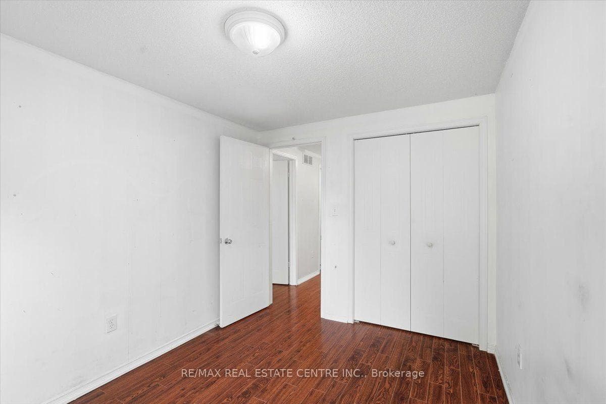 15 Roehampton Crescent photo 13