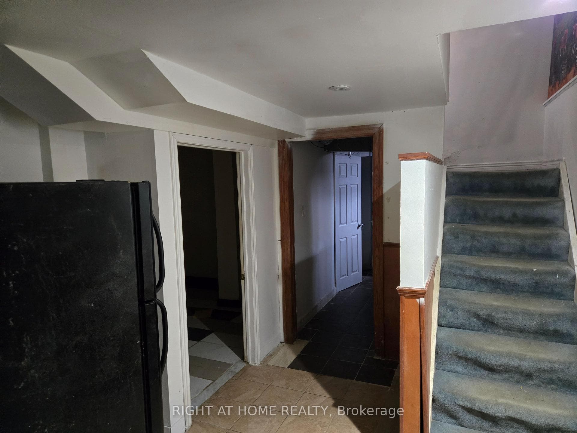 1073 Rathmore Crescent photo 12