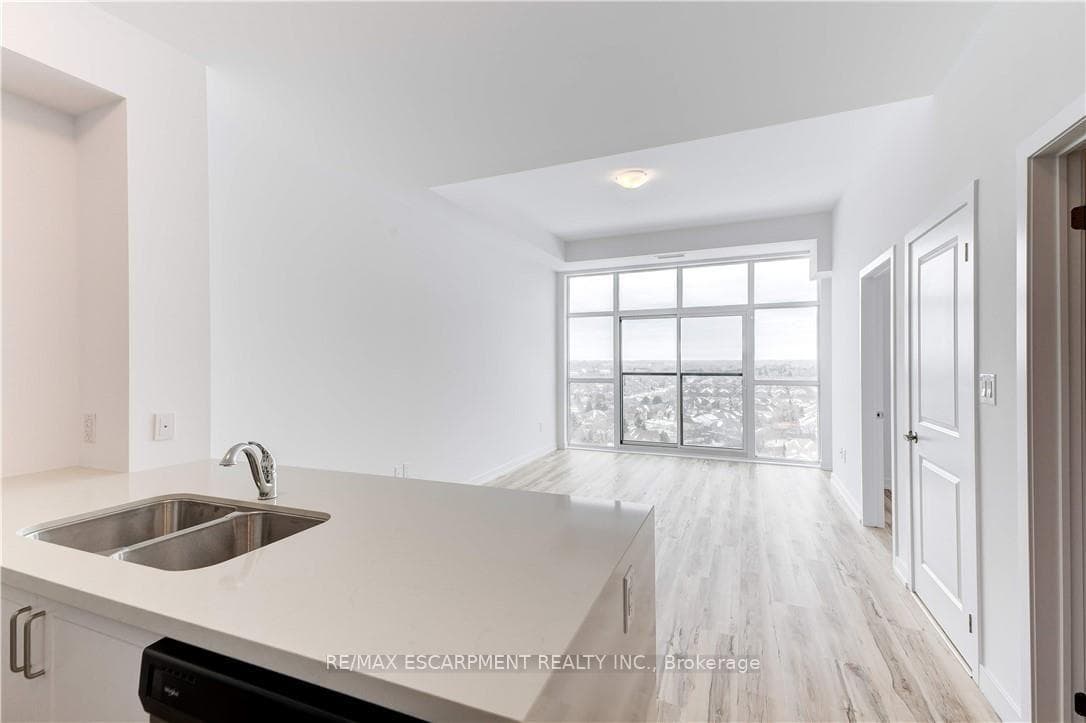 450 Dundas Street Unit 1204 photo 27