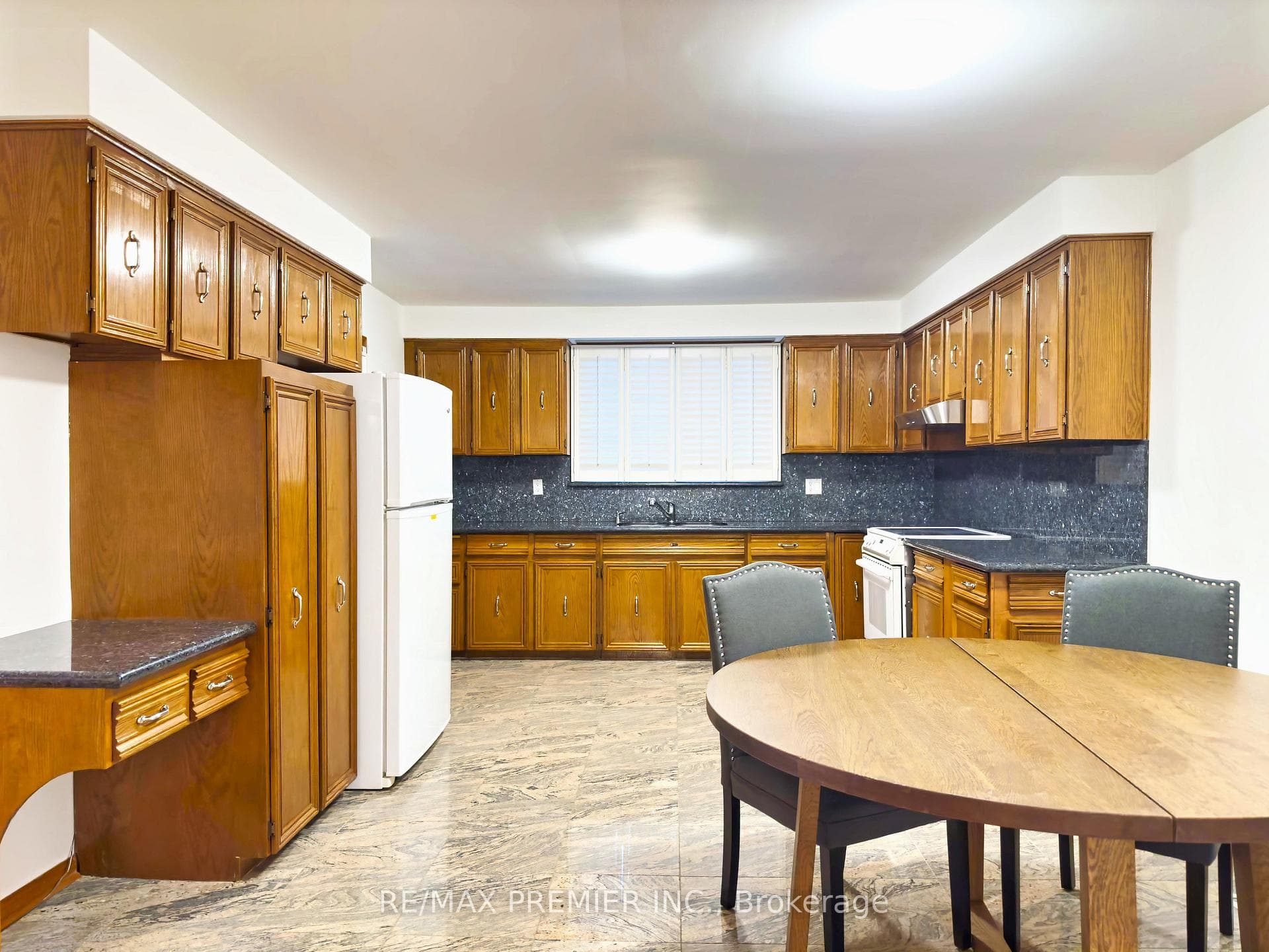 56 Fairchild Avenue Unit Main photo 8