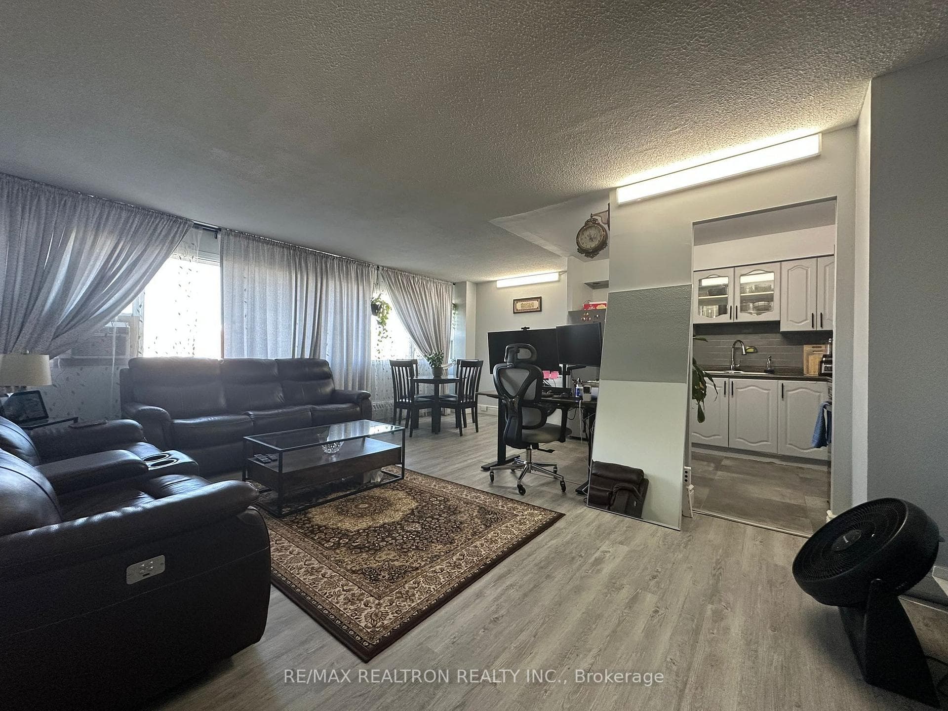 100 Leeward Glenway Unit 1401 photo 5