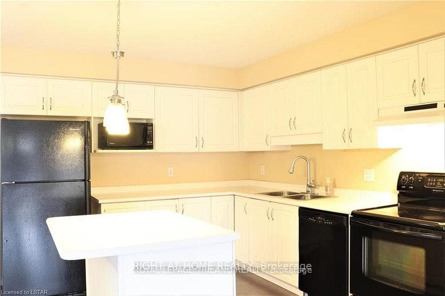 709 Silversmith Street photo 3