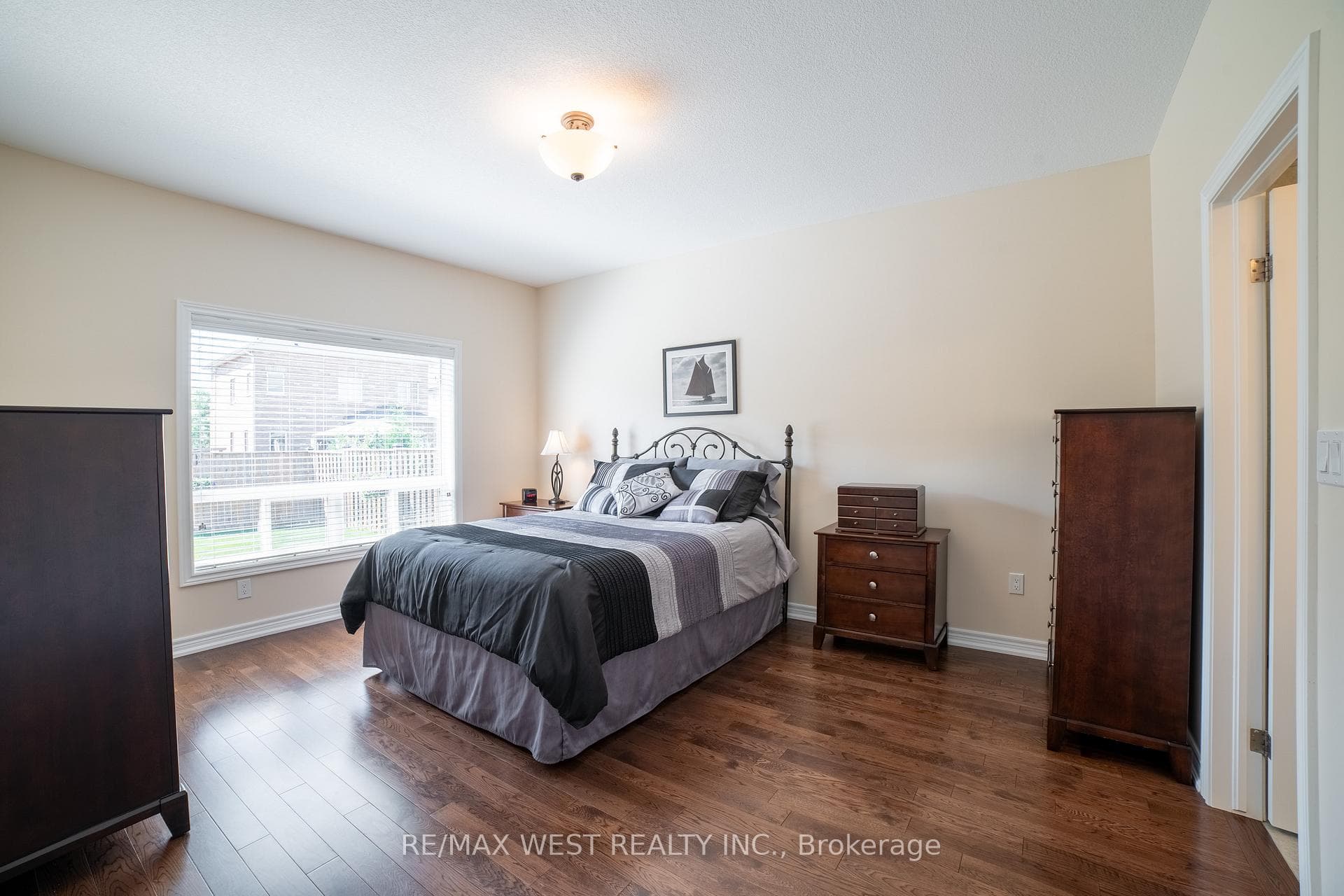 4422 Mann Street photo 14