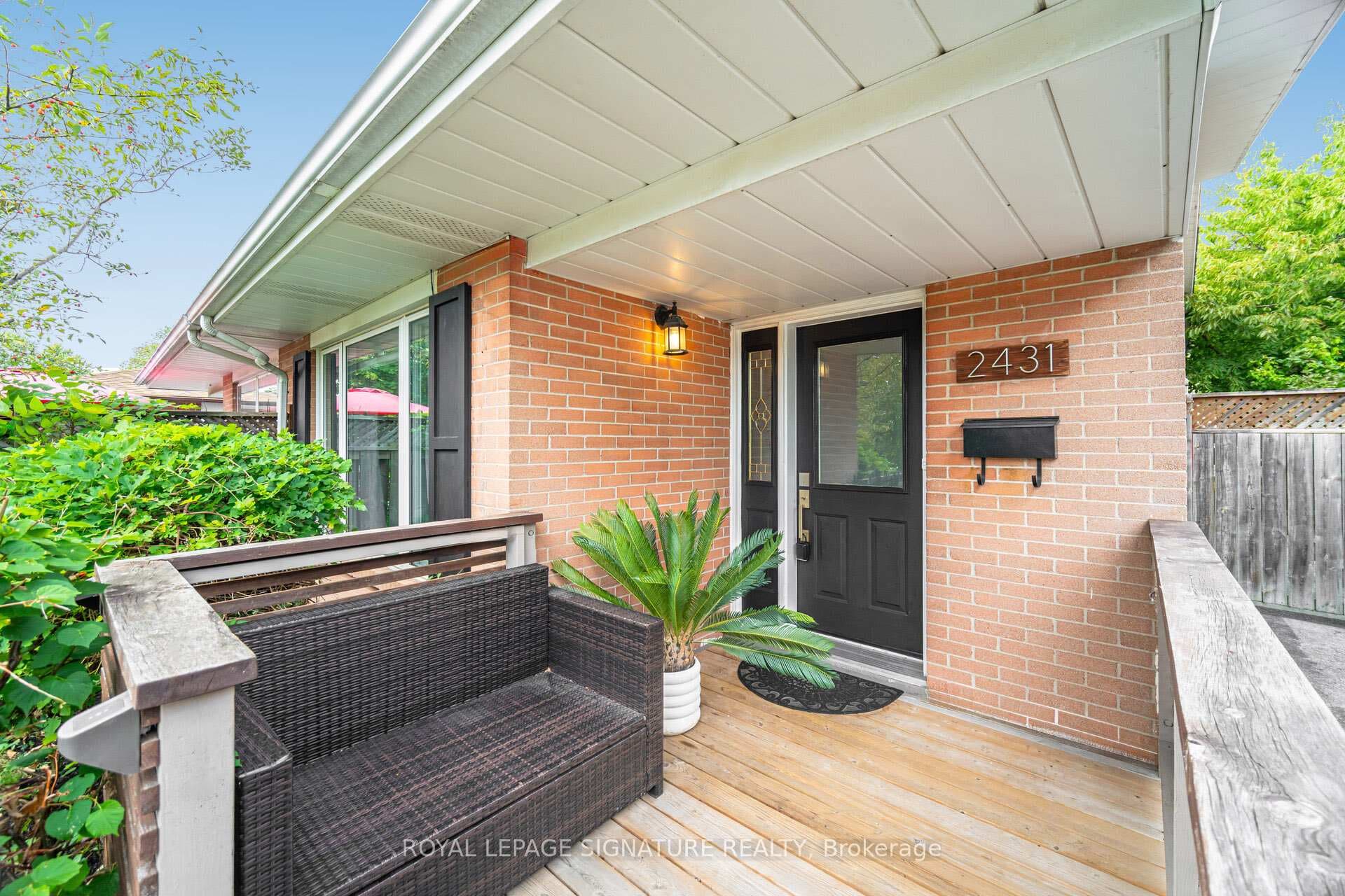 2431 Padstow Crescent photo 27