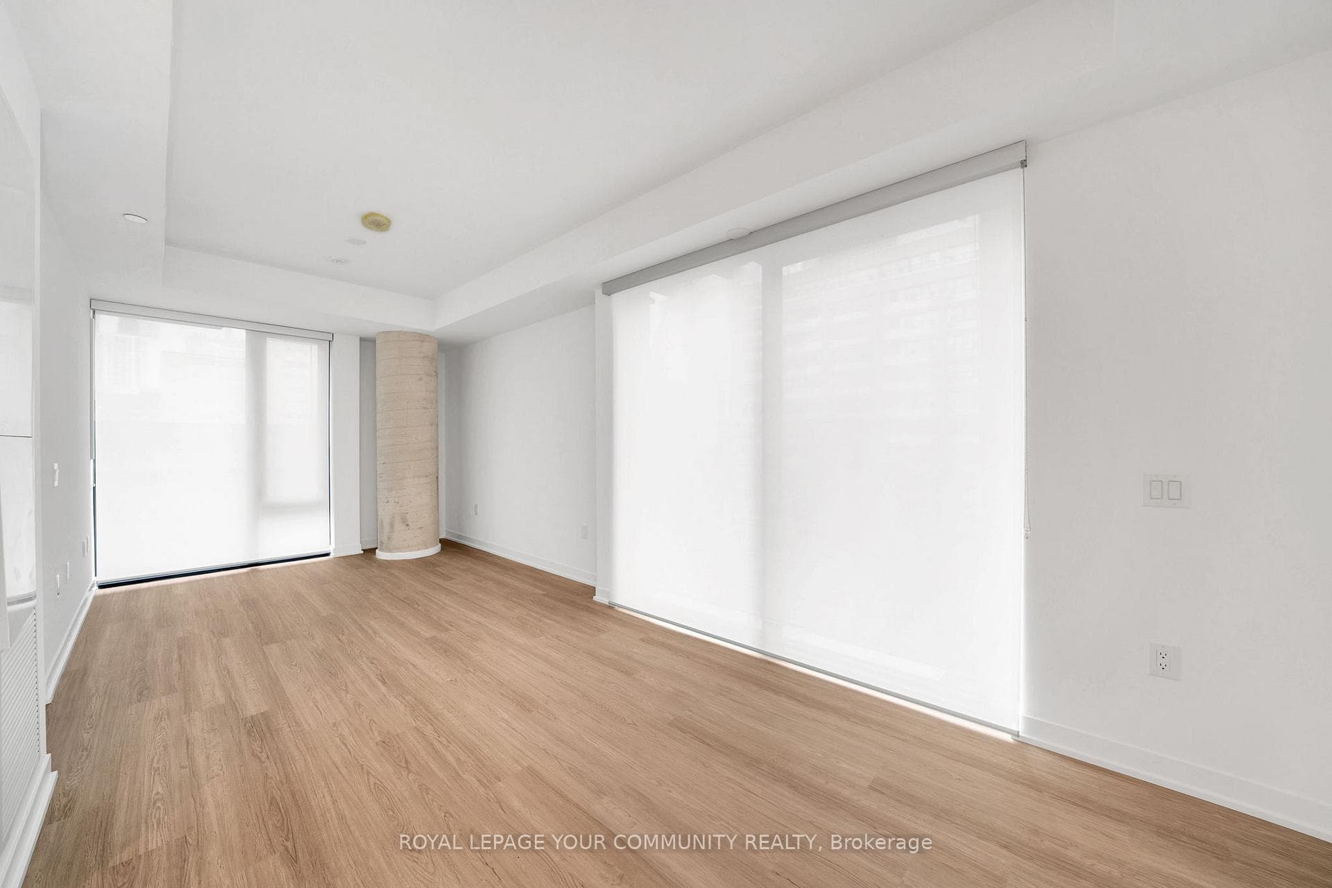 195 McCaul Street Unit 517 photo 2