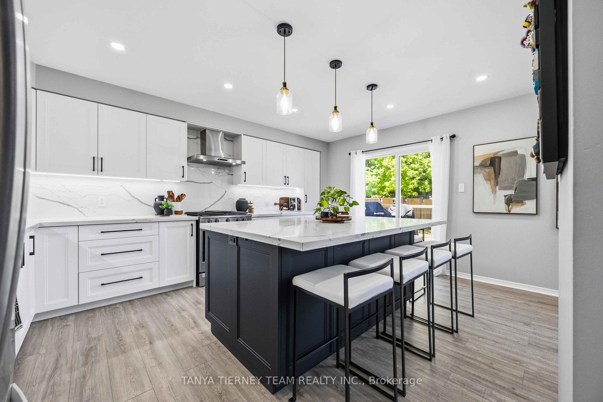 76 Vipond Road photo 10