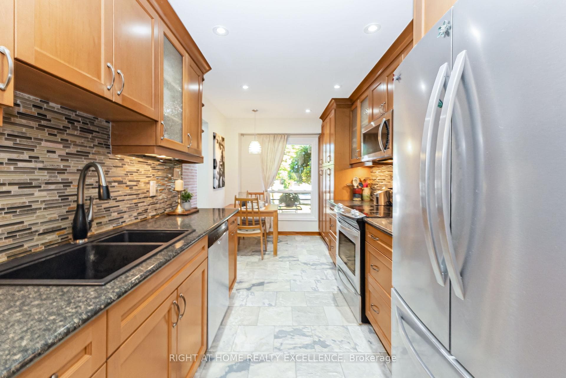 13 Simmons Boulevard photo 10