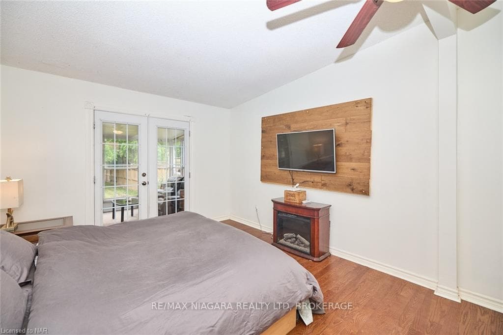 31 LORIMER Street photo 20