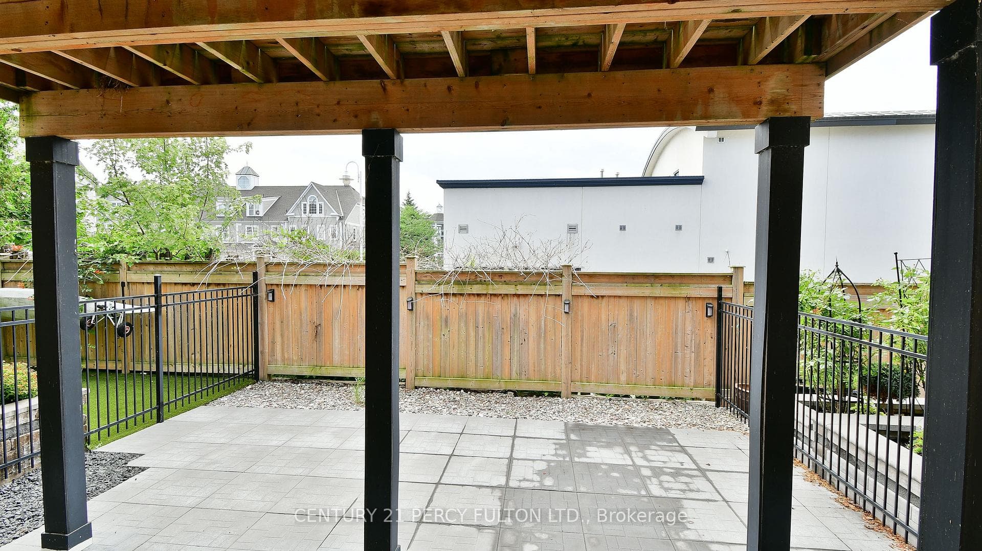 1285 Wharf Street photo 36