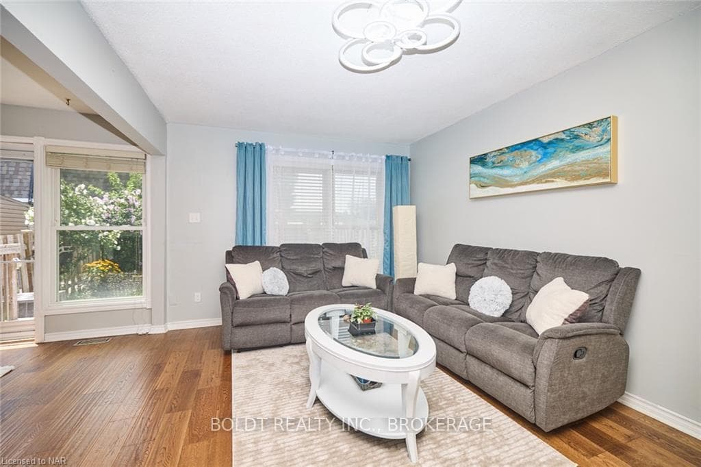 153 LIMERIDGE Road Unit 14 photo 5