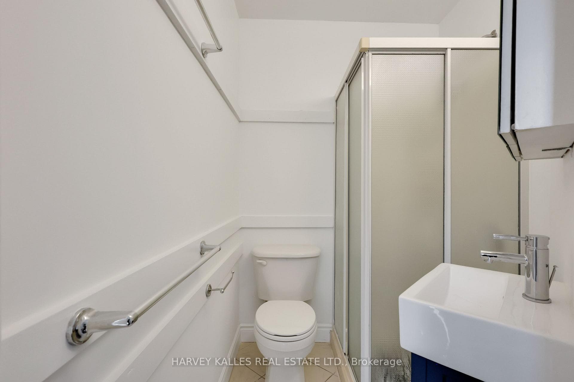 Main Floor 2nd Bathroom