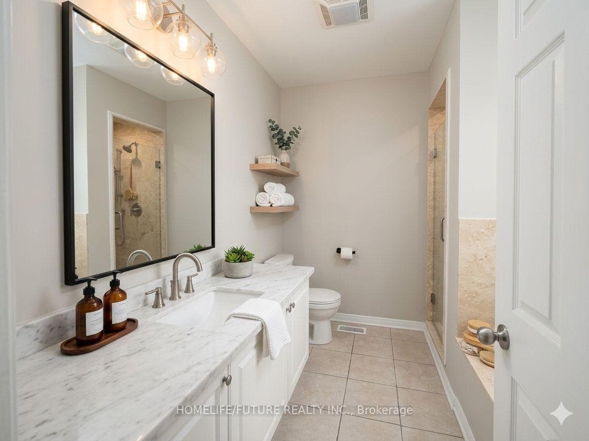 1359 Whitelaw Avenue photo 6