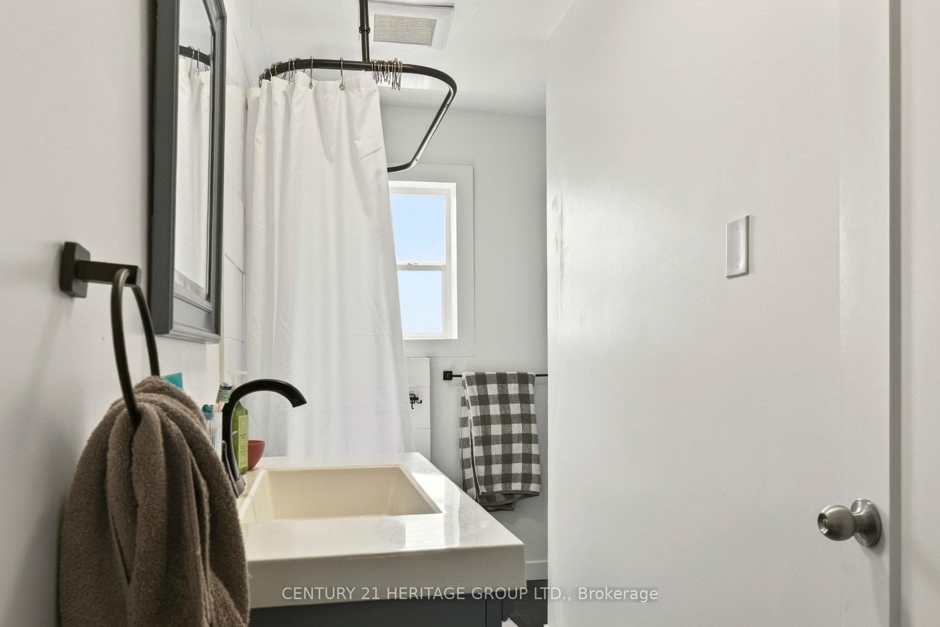 62 Emerald Street photo 25