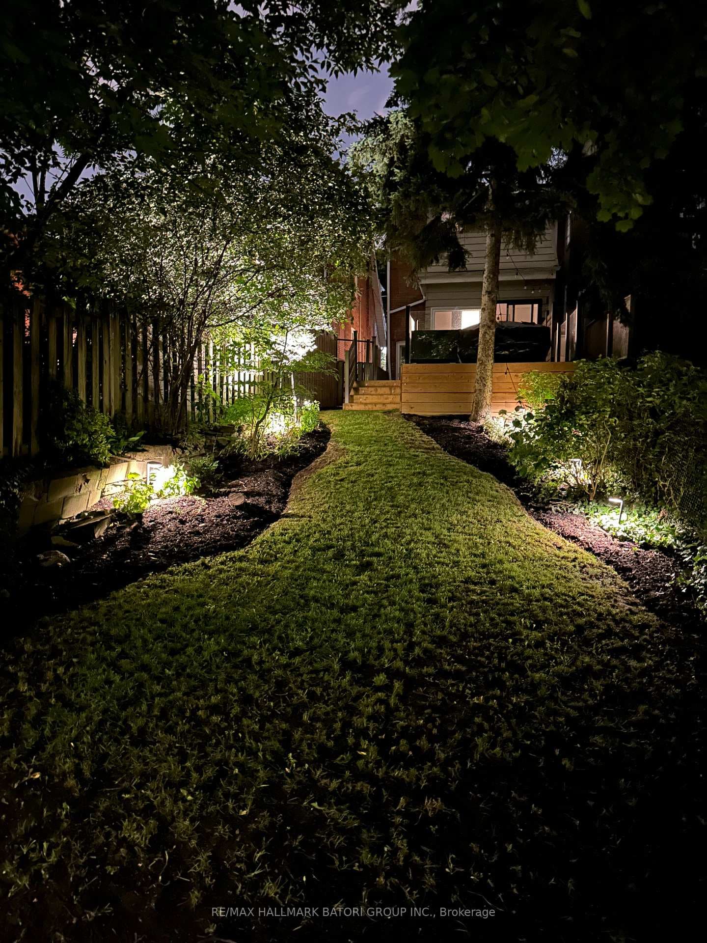 135 Castlefield Avenue photo 29