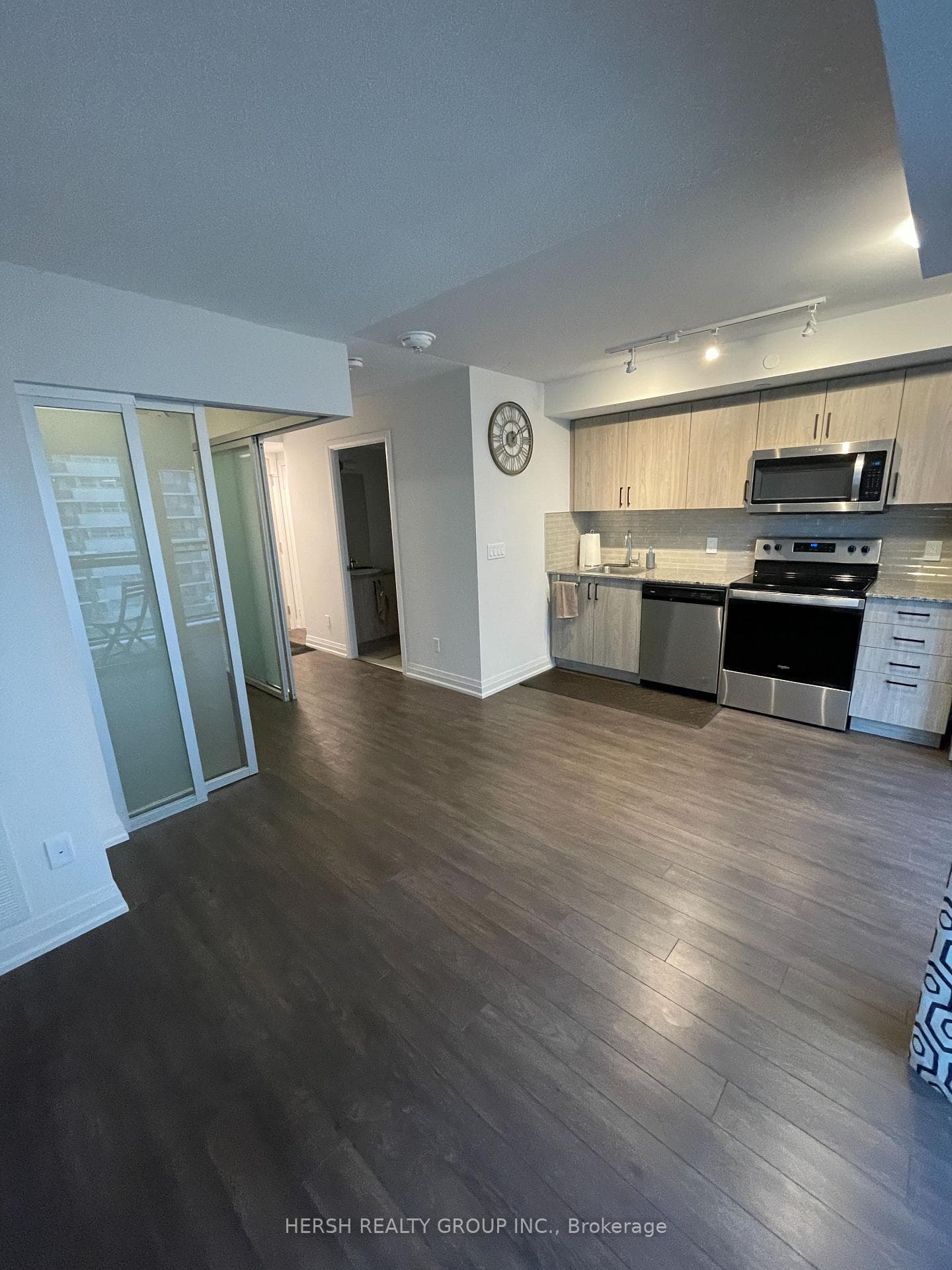 20 Meadowglen Place Unit 533 photo 6