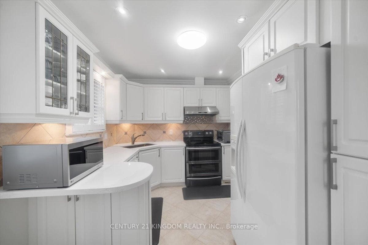 9 Durrington Crescent photo 14