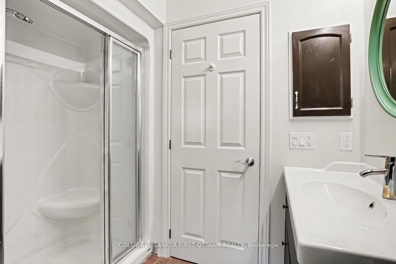 Main level bath
