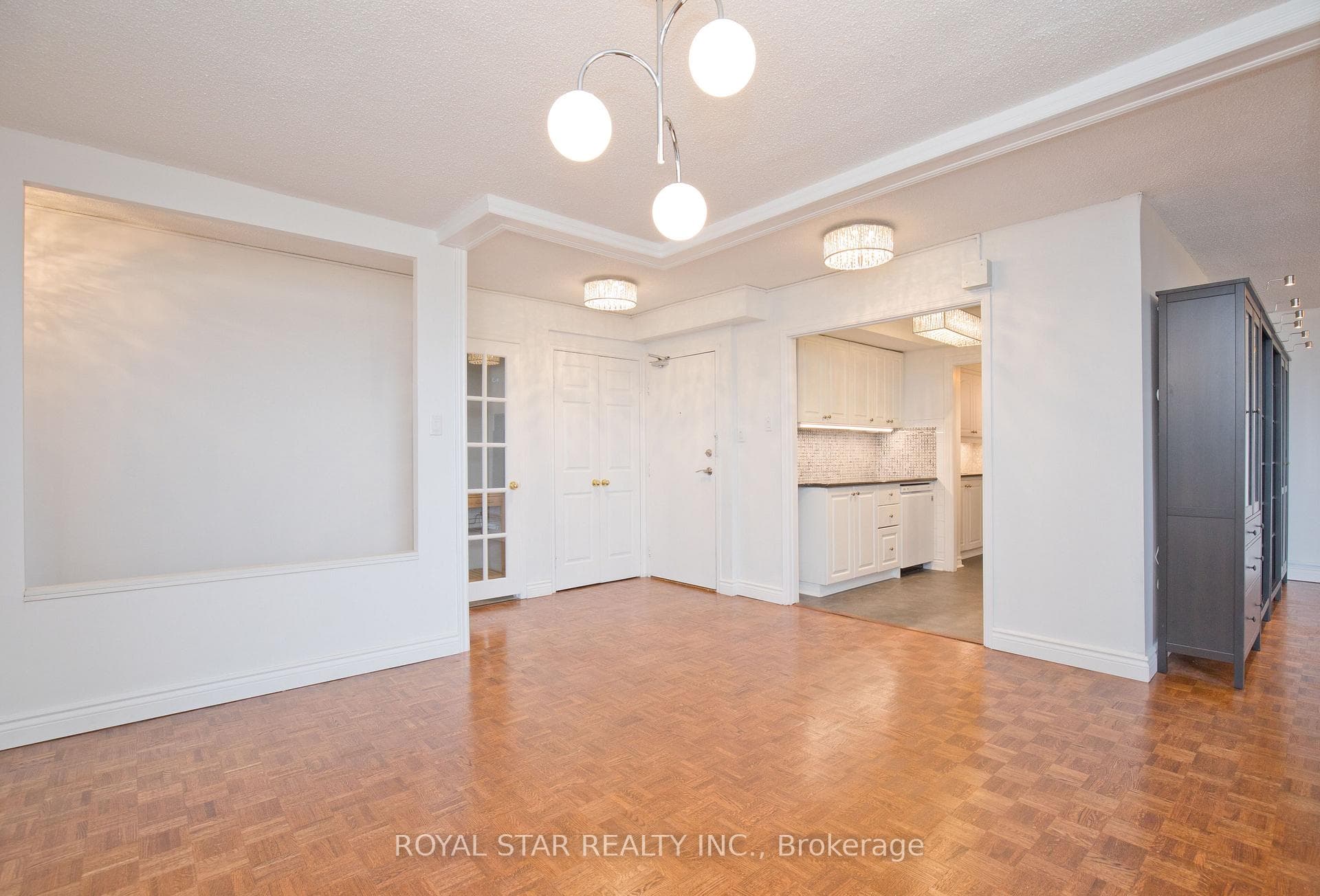 1535 Lakeshore Road Unit 1607 photo 7