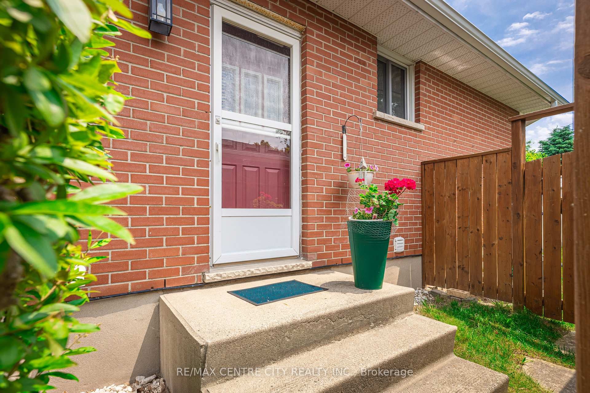 482 Castlegrove Boulevard photo 21