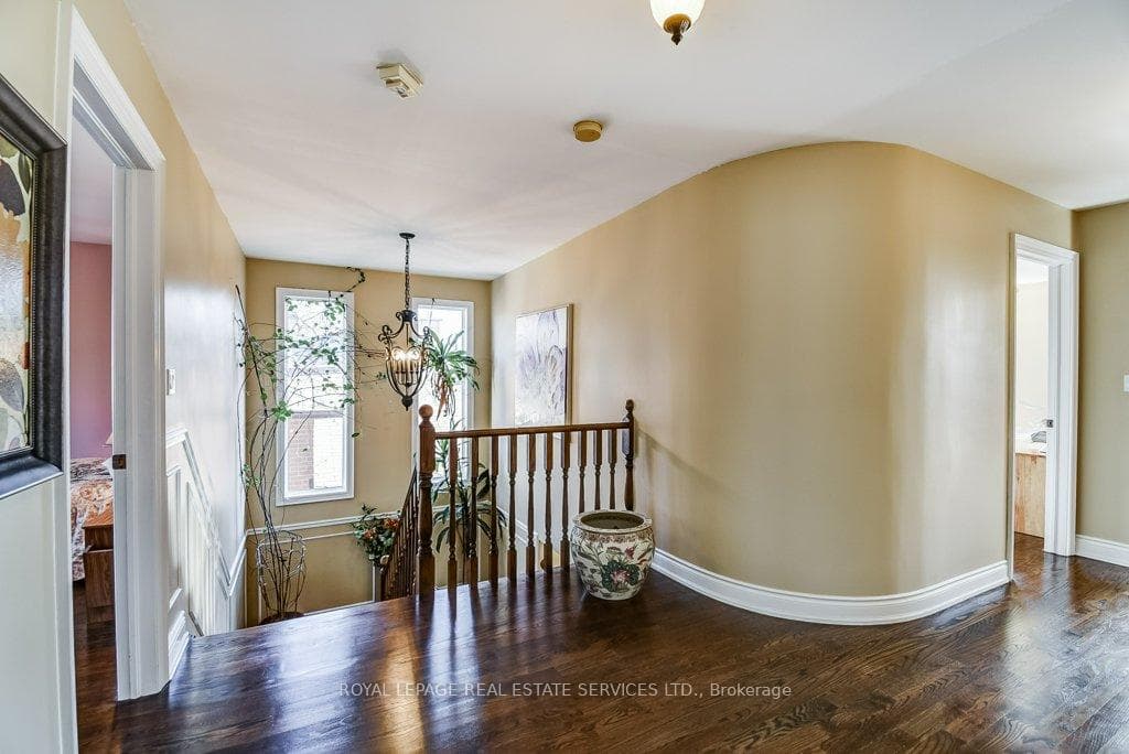 591 Lakeside Avenue photo 17
