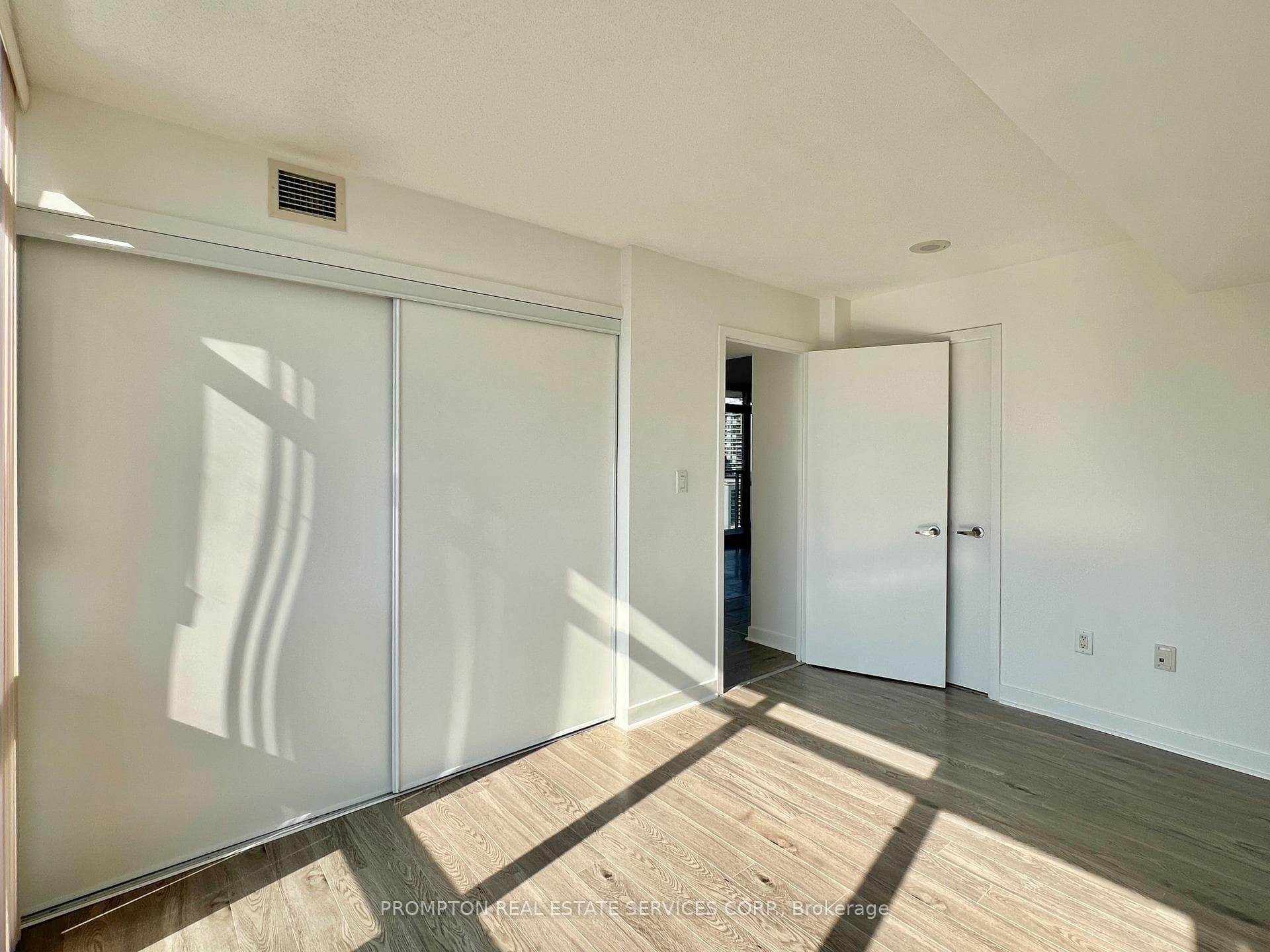 15 Fort York Boulevard Unit 2803 photo 12
