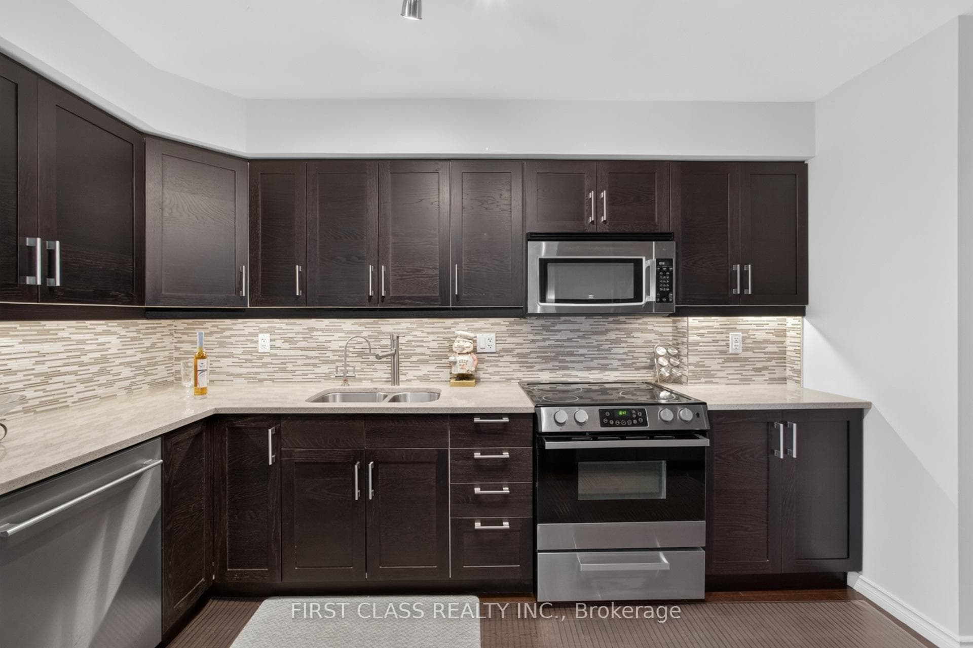 202 Royal Orchard Boulevard photo 20