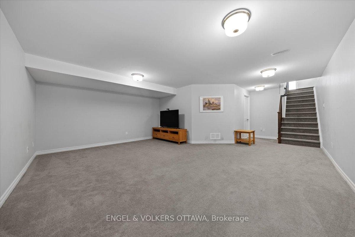 2862 Grand Canal Street photo 29