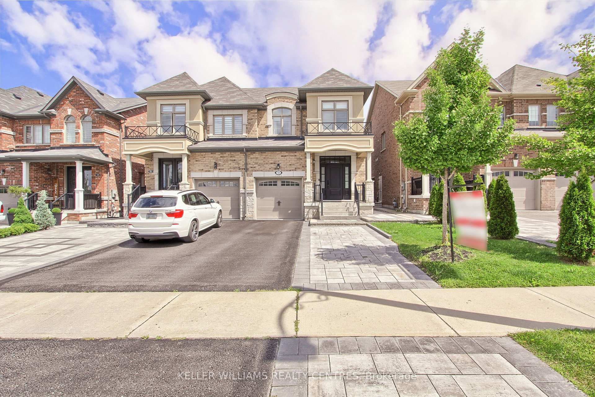 721 Yarfield Crescent photo 2