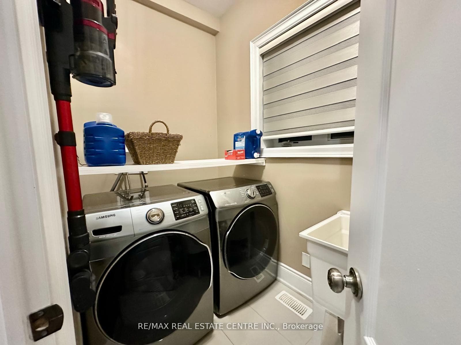 110 Allenby Avenue photo 19