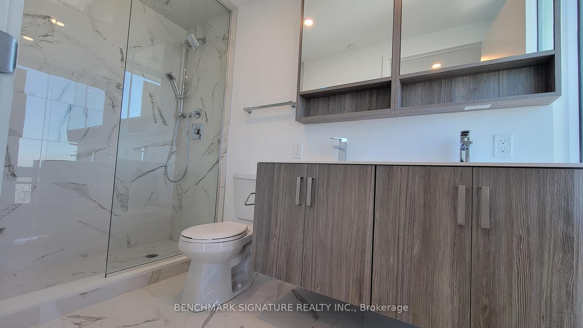 88 Queen Street Unit 5503 photo 16