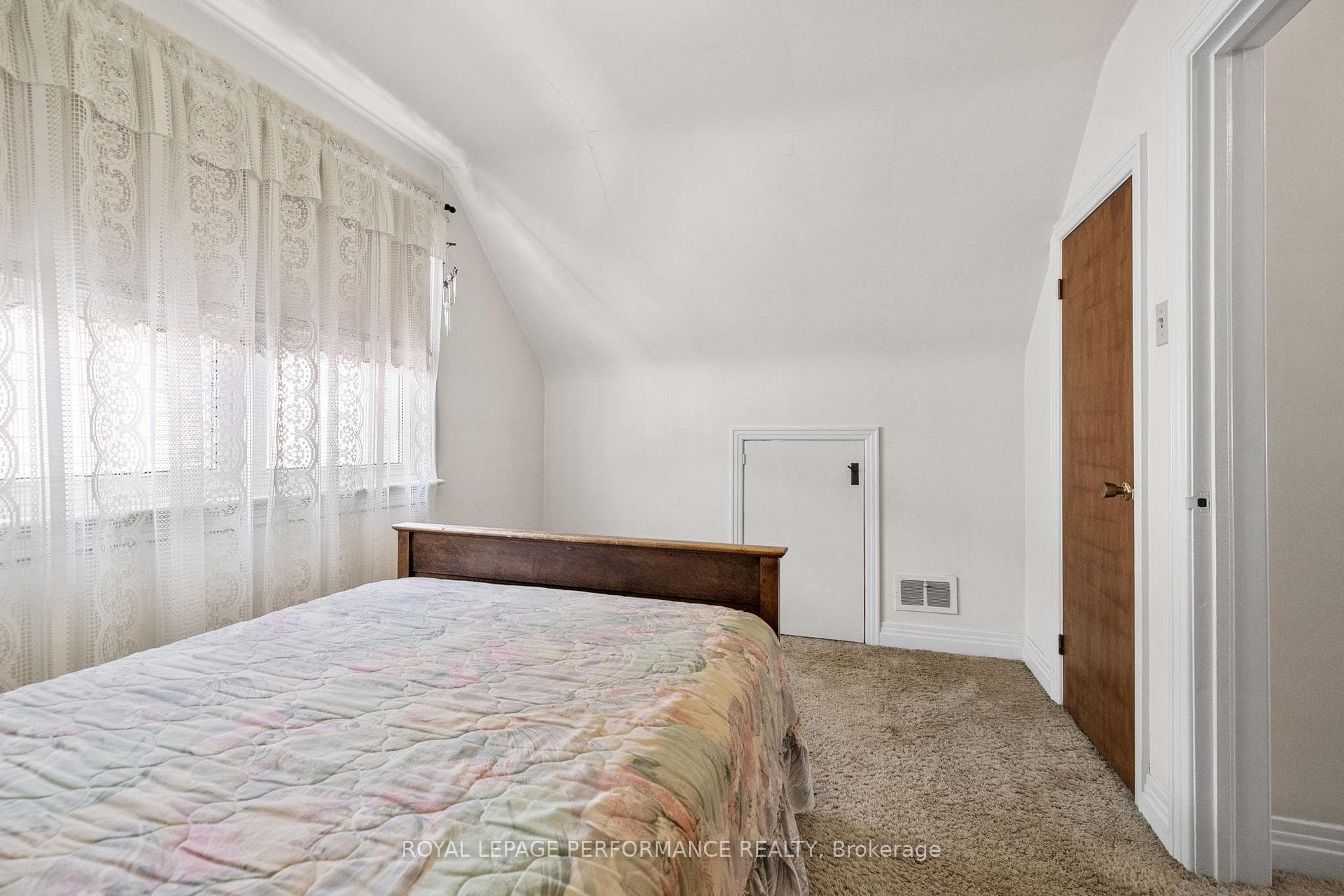 1084 Richard Avenue photo 21