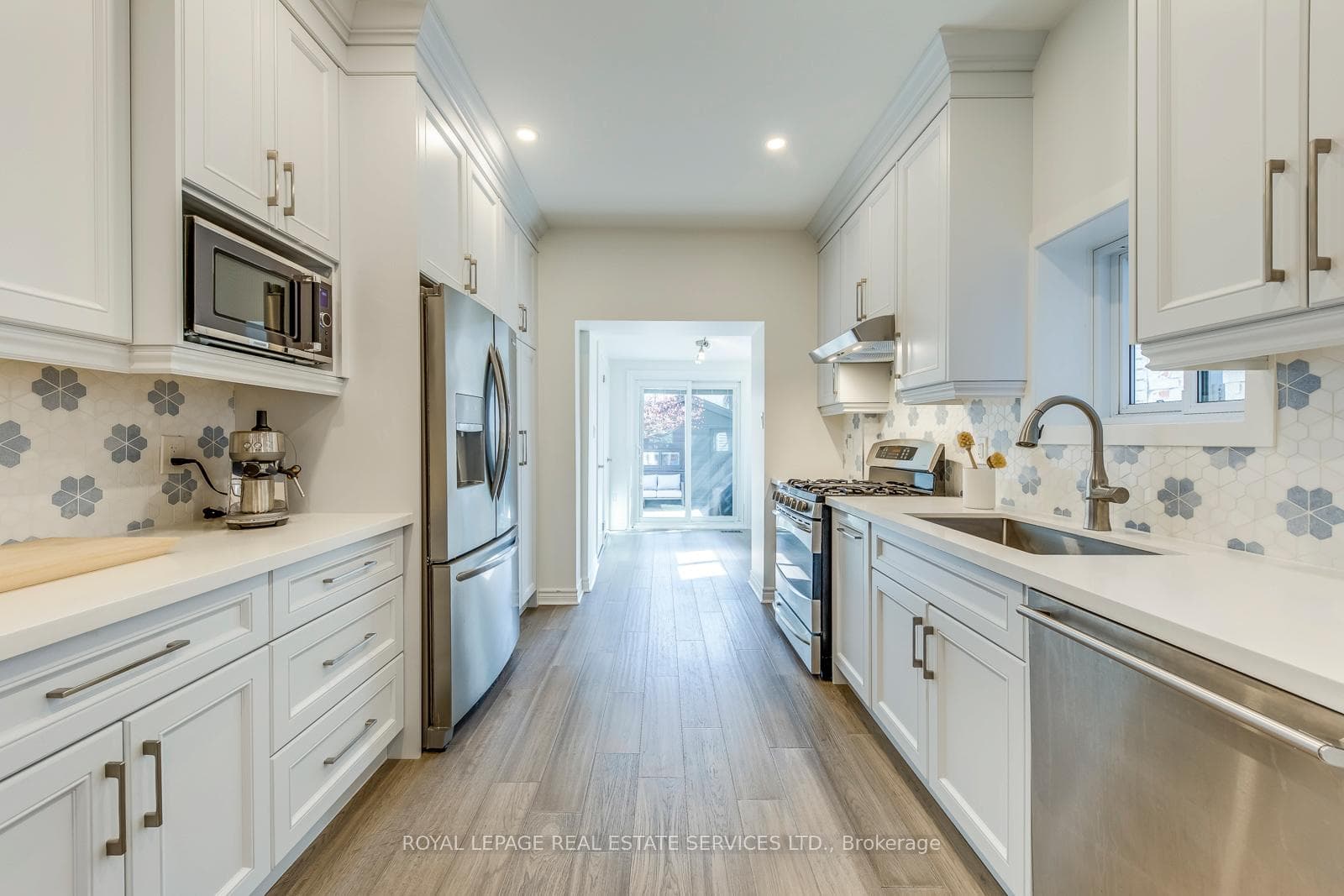 297 Maria Street photo 16