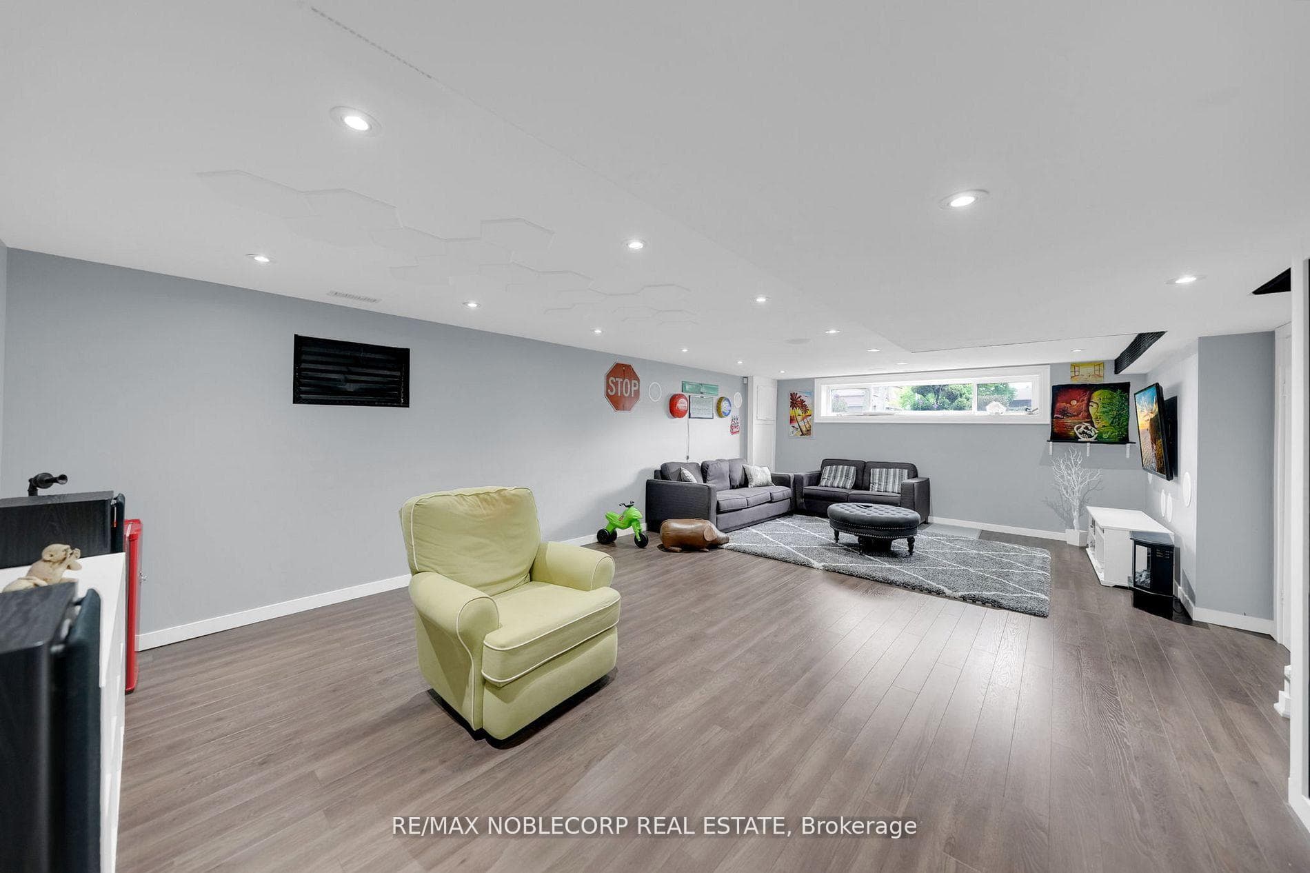 255 Bell Air Drive photo 42