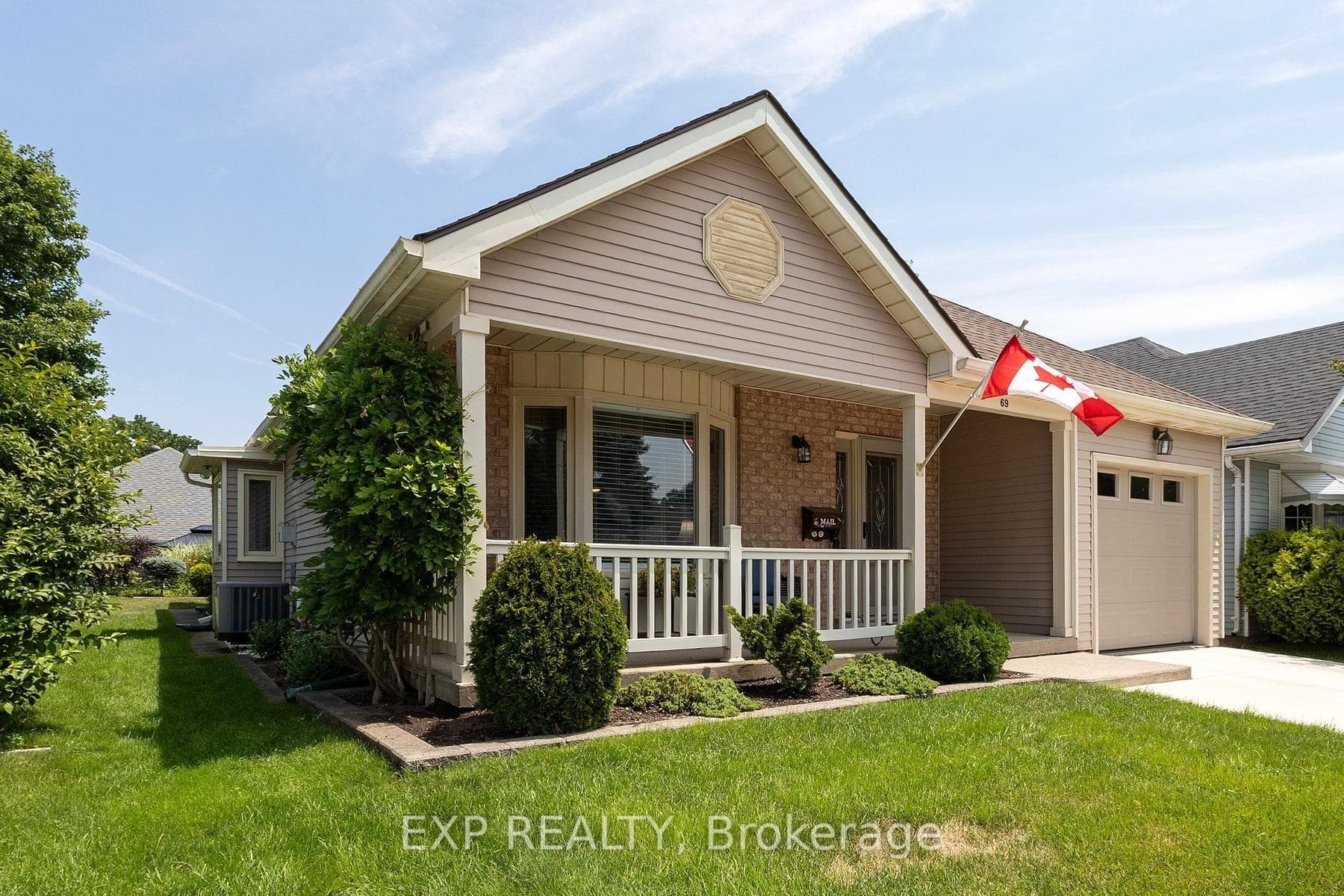 69 Hawkins Crescent photo 1