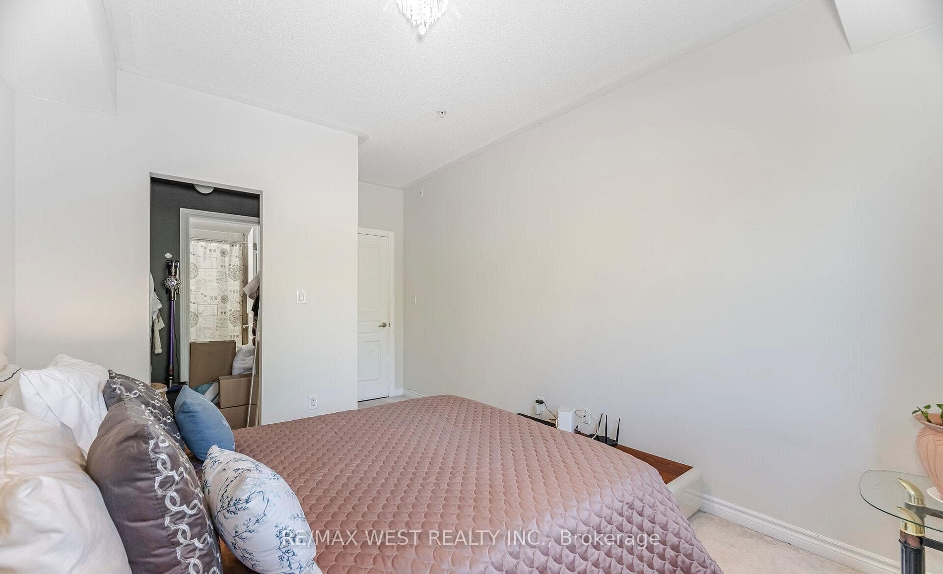 570 Lolita Gardens Unit 209 photo 10