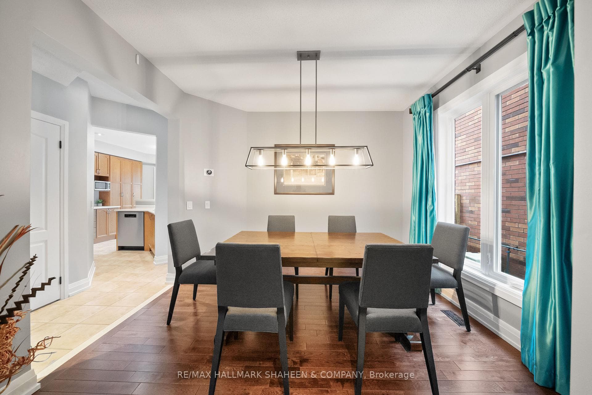 150 Thicket Crescent photo 10